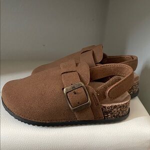 Lucky Brand Brown Kids Slippers with Buckle